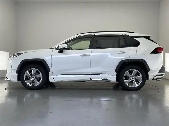 トヨタ ＲＡＶ４ ハイブリットG 愛知県 2021(令3)年 4.6万km ホワイトパールクリスタルシャイン 純正９型ＤＡナビＴＶ　全方位カメラ　モデリスタエアロ　禁煙　黒革　シートヒーター　ステアリングヒーター　デジタルインナーミラー　ドラレコ　電動シート　パワーバックドア　衝突軽減　追従クルコン　ＬＥＤオートライト　トヨタセーフティセンス　ルーフレール　メモリシート　純正フロアマット