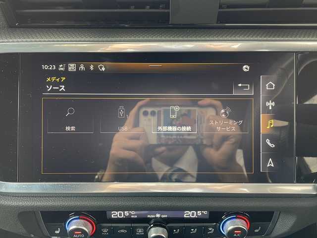 アウディ Ｑ３ SB 35TFSI Sライン 神奈川県 2022(令4)年 2万km デイトナグレーパールエフェクト ワンオーナー/純正ナビ(USB/BT/アップルカープレイ/アンドロイドオート)/全方位カメラ/レーダークルーズコントロール/パドルシフト/Audiドライブセレクト/アダプティブドライブアシスト/接近警告/レーン逸脱警告/サイドアシスト/リヤクロストラフィックアシスト/クリアランスソナー/ダウンヒルアシストコントロール/黒革シート/D/N席シートヒーター/D/N席パワーシート/パワーバックドア/ビルトインETC2.0/前後ドライブレコーダー/GPSレーダー/純正フロアマット/ISOFIX/スペアキー×1/保証書/取扱説明書