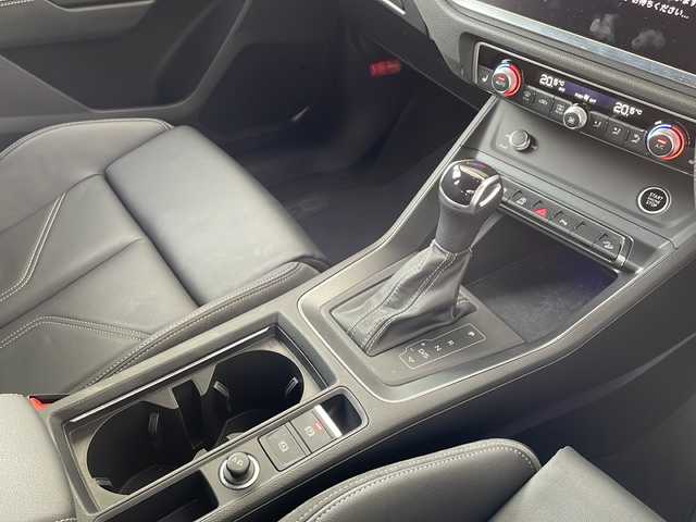 アウディ Ｑ３ SB 35TFSI Sライン 神奈川県 2022(令4)年 2万km デイトナグレーパールエフェクト ワンオーナー/純正ナビ(USB/BT/アップルカープレイ/アンドロイドオート)/全方位カメラ/レーダークルーズコントロール/パドルシフト/Audiドライブセレクト/アダプティブドライブアシスト/接近警告/レーン逸脱警告/サイドアシスト/リヤクロストラフィックアシスト/クリアランスソナー/ダウンヒルアシストコントロール/黒革シート/D/N席シートヒーター/D/N席パワーシート/パワーバックドア/ビルトインETC2.0/前後ドライブレコーダー/GPSレーダー/純正フロアマット/ISOFIX/スペアキー×1/保証書/取扱説明書