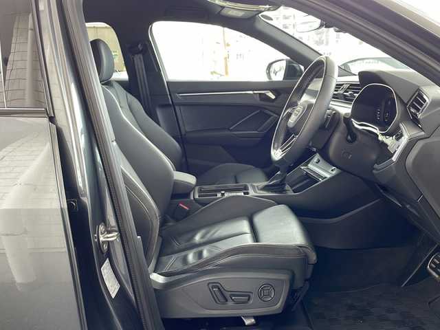 アウディ Ｑ３ SB 35TFSI Sライン 神奈川県 2022(令4)年 2万km デイトナグレーパールエフェクト ワンオーナー/純正ナビ(USB/BT/アップルカープレイ/アンドロイドオート)/全方位カメラ/レーダークルーズコントロール/パドルシフト/Audiドライブセレクト/アダプティブドライブアシスト/接近警告/レーン逸脱警告/サイドアシスト/リヤクロストラフィックアシスト/クリアランスソナー/ダウンヒルアシストコントロール/黒革シート/D/N席シートヒーター/D/N席パワーシート/パワーバックドア/ビルトインETC2.0/前後ドライブレコーダー/GPSレーダー/純正フロアマット/ISOFIX/スペアキー×1/保証書/取扱説明書