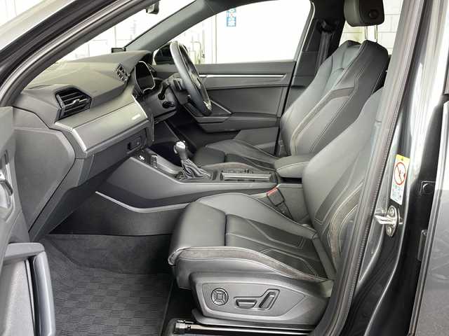 アウディ Ｑ３ SB 35TFSI Sライン 神奈川県 2022(令4)年 2万km デイトナグレーパールエフェクト ワンオーナー/純正ナビ(USB/BT/アップルカープレイ/アンドロイドオート)/全方位カメラ/レーダークルーズコントロール/パドルシフト/Audiドライブセレクト/アダプティブドライブアシスト/接近警告/レーン逸脱警告/サイドアシスト/リヤクロストラフィックアシスト/クリアランスソナー/ダウンヒルアシストコントロール/黒革シート/D/N席シートヒーター/D/N席パワーシート/パワーバックドア/ビルトインETC2.0/前後ドライブレコーダー/GPSレーダー/純正フロアマット/ISOFIX/スペアキー×1/保証書/取扱説明書