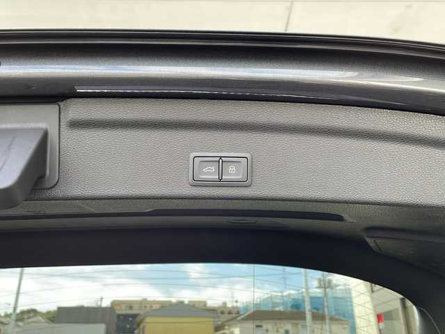 アウディ Ｑ３ SB 35TFSI Sライン 神奈川県 2022(令4)年 2万km デイトナグレーパールエフェクト ワンオーナー/純正ナビ(USB/BT/アップルカープレイ/アンドロイドオート)/全方位カメラ/レーダークルーズコントロール/パドルシフト/Audiドライブセレクト/アダプティブドライブアシスト/接近警告/レーン逸脱警告/サイドアシスト/リヤクロストラフィックアシスト/クリアランスソナー/ダウンヒルアシストコントロール/黒革シート/D/N席シートヒーター/D/N席パワーシート/パワーバックドア/ビルトインETC2.0/前後ドライブレコーダー/GPSレーダー/純正フロアマット/ISOFIX/スペアキー×1/保証書/取扱説明書