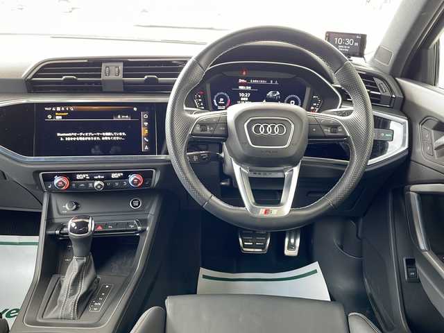 アウディ Ｑ３ SB 35TFSI Sライン 神奈川県 2022(令4)年 2万km デイトナグレーパールエフェクト ワンオーナー/純正ナビ(USB/BT/アップルカープレイ/アンドロイドオート)/全方位カメラ/レーダークルーズコントロール/パドルシフト/Audiドライブセレクト/アダプティブドライブアシスト/接近警告/レーン逸脱警告/サイドアシスト/リヤクロストラフィックアシスト/クリアランスソナー/ダウンヒルアシストコントロール/黒革シート/D/N席シートヒーター/D/N席パワーシート/パワーバックドア/ビルトインETC2.0/前後ドライブレコーダー/GPSレーダー/純正フロアマット/ISOFIX/スペアキー×1/保証書/取扱説明書