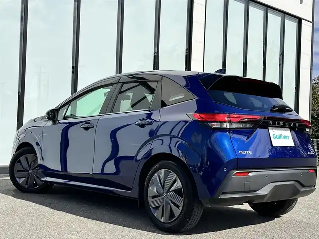 日産 ノート X 大阪府 2021(令3)年 4.6万km オーロラフレアブルーパール 純正ナビ/・Bluetooth/フルセグTV/CD/DVD/USB/　HDMI/ラジオ/主要装備/・エマージェンシーブレーキー/・ハイビームアシスト/・踏み間違い衝突防止アシスト/・レーンアシスト/・横滑り防止装置/・全方位カメラ/・BSM/・オートホールド/・バックドアロック解除スイッチ/・SOSコール/・置くだけ充電/・ステアリングリモコン/・コーナーセンサー/・LEDヘッドライト/・純正ホイールキャップ/・純正フロアマット/・ドライブレコーダー/・ETC2.0