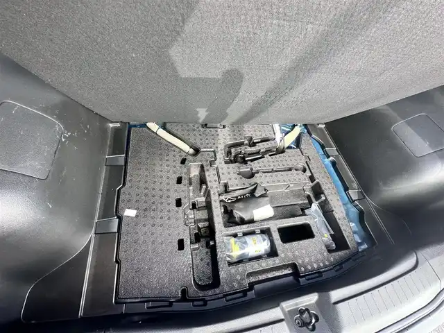 日産 ノート X 大阪府 2021(令3)年 4.6万km オーロラフレアブルーパール 純正ナビ/・Bluetooth/フルセグTV/CD/DVD/USB/　HDMI/ラジオ/主要装備/・エマージェンシーブレーキー/・ハイビームアシスト/・踏み間違い衝突防止アシスト/・レーンアシスト/・横滑り防止装置/・全方位カメラ/・BSM/・オートホールド/・バックドアロック解除スイッチ/・SOSコール/・置くだけ充電/・ステアリングリモコン/・コーナーセンサー/・LEDヘッドライト/・純正ホイールキャップ/・純正フロアマット/・ドライブレコーダー/・ETC2.0