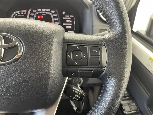 トヨタ ランドクルーザー AX 群馬県 2024(令6)年 0.9万km スーパーホワイトⅡ 純正７インチナビ/・フルセグTV/AM/FM/CD/DVD/BT/SD/－－－－－－－－－/純正ナビ　バックカメラ　クルーズコントロール　衝突軽減　ＪＡＯＳフリントバンパーガーニッシュ／フロントアンダーカバー／リアアンダーカバー　ドライブレコーダー　電動デフロック　ＥＴＣ　４ＷＤ　禁煙車