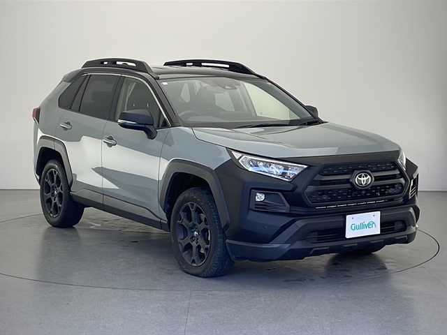 トヨタ ＲＡＶ４ アドベンチャー オフロードPKGⅡ 長野県 2024(令6)年 3.5万km 緑 4WD/純正10.5型メモリナビ&フルセグTV&USB&BT/トヨタセーフティセンス/アダプティブクルーズコントロール/レーントレーシングアシスト/プリクラッシュセーフティ/クリアランスソナー/リアクロストラフィックアラート/ブラインドスポットモニター/オートマチックハイビーム/ロードサインアシスト/先行車発進告知/純正ドライブレコーダー/デジタルインナーミラー/ハーフレザーシート/前席エアシート/前席シートヒーター/運転席パワーシート/運転席シートメモリ/ステアリングスイッチ/ステアリングヒーター/全方位カメラ/ビルトインETC2.0/LEDヘッドライト/オートライト/フロントフォグランプ/電動格納ミラー/ウィンカーミラー/電動ホールド/オートホールド/純正18インチAW装着/社外フロアマット/プッシュスタート/スマートキー