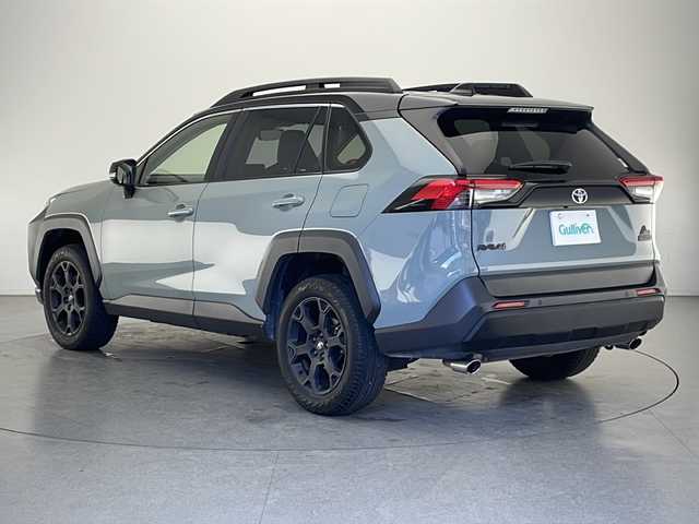 トヨタ ＲＡＶ４ アドベンチャー オフロードPKGⅡ 長野県 2024(令6)年 3.5万km 緑 4WD/純正10.5型メモリナビ&フルセグTV&USB&BT/トヨタセーフティセンス/アダプティブクルーズコントロール/レーントレーシングアシスト/プリクラッシュセーフティ/クリアランスソナー/リアクロストラフィックアラート/ブラインドスポットモニター/オートマチックハイビーム/ロードサインアシスト/先行車発進告知/純正ドライブレコーダー/デジタルインナーミラー/ハーフレザーシート/前席エアシート/前席シートヒーター/運転席パワーシート/運転席シートメモリ/ステアリングスイッチ/ステアリングヒーター/全方位カメラ/ビルトインETC2.0/LEDヘッドライト/オートライト/フロントフォグランプ/電動格納ミラー/ウィンカーミラー/電動ホールド/オートホールド/純正18インチAW装着/社外フロアマット/プッシュスタート/スマートキー