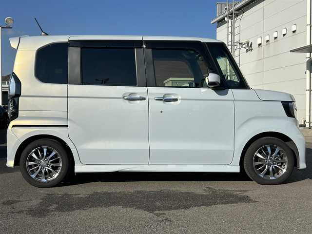ホンダ Ｎ ＢＯＸ カスタム L 広島県 2023(令5)年 2.2万km プレミアムサンライトホワイトパール ALPINEナビ/クルーズコントロール/衝突防止機能/レーンキープアシスト/パーキングセンサーシステム/オートライト/プラズマクラスターエアコン/両側パワースライドドア/オートリトラミラー/ＵＳＢ入力端子/ETC/LEDヘッドライト/ワンオーナー/プッシュボタン/バックカメラ/Bluetooth/純正フロアマット/ドアバイザー/ウインカーミラー