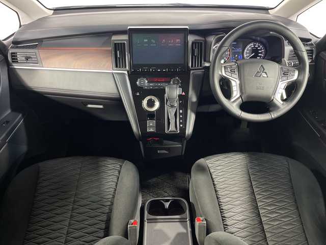 三菱 デリカＤ：５ P 神奈川県 2021(令3)年 5万km エメラルドブラックパール/アイガーグレーメタリック 4WD/純正メモリナビ/Bluetooth・CD・DVD・BD/マルチアラウンドモニター/両側パワースライドドア/e-アシスト/レーダークルーズコントロールシステム/ブラインドスポットモニター/ターボ/ETC/全方位ドライブレコーダー/純正フロアマット/ステアリングスイッチ/パワーバックドア/電動パーキングブレーキ/ブレーキオートホールド/プッシュスタート/スマートキー/スペアキー/取扱説明書/保証書/純正LEDヘッドライト/オートマチックハイビーム/純正18インチアルミホイール/衝突被害軽減ブレーキシステム/車線逸脱警報システム/誤発進抑制機能/後側方車両検知警報システム/後退時車両検知警報システム