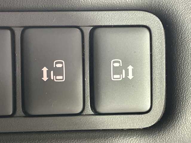 三菱 デリカＤ：５ P 神奈川県 2021(令3)年 5万km エメラルドブラックパール/アイガーグレーメタリック 4WD/純正メモリナビ/Bluetooth・CD・DVD・BD/マルチアラウンドモニター/両側パワースライドドア/e-アシスト/レーダークルーズコントロールシステム/ブラインドスポットモニター/ターボ/ETC/全方位ドライブレコーダー/純正フロアマット/ステアリングスイッチ/パワーバックドア/電動パーキングブレーキ/ブレーキオートホールド/プッシュスタート/スマートキー/スペアキー/取扱説明書/保証書/純正LEDヘッドライト/オートマチックハイビーム/純正18インチアルミホイール/衝突被害軽減ブレーキシステム/車線逸脱警報システム/誤発進抑制機能/後側方車両検知警報システム/後退時車両検知警報システム