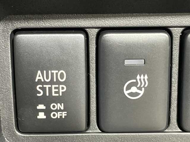 三菱 デリカＤ：５ P 神奈川県 2021(令3)年 5万km エメラルドブラックパール/アイガーグレーメタリック 4WD/純正メモリナビ/Bluetooth・CD・DVD・BD/マルチアラウンドモニター/両側パワースライドドア/e-アシスト/レーダークルーズコントロールシステム/ブラインドスポットモニター/ターボ/ETC/全方位ドライブレコーダー/純正フロアマット/ステアリングスイッチ/パワーバックドア/電動パーキングブレーキ/ブレーキオートホールド/プッシュスタート/スマートキー/スペアキー/取扱説明書/保証書/純正LEDヘッドライト/オートマチックハイビーム/純正18インチアルミホイール/衝突被害軽減ブレーキシステム/車線逸脱警報システム/誤発進抑制機能/後側方車両検知警報システム/後退時車両検知警報システム