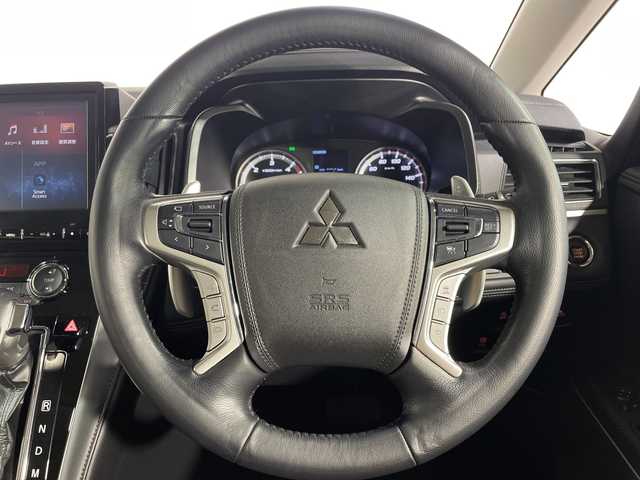 三菱 デリカＤ：５ P 神奈川県 2021(令3)年 5万km エメラルドブラックパール/アイガーグレーメタリック 4WD/純正メモリナビ/Bluetooth・CD・DVD・BD/マルチアラウンドモニター/両側パワースライドドア/e-アシスト/レーダークルーズコントロールシステム/ブラインドスポットモニター/ターボ/ETC/全方位ドライブレコーダー/純正フロアマット/ステアリングスイッチ/パワーバックドア/電動パーキングブレーキ/ブレーキオートホールド/プッシュスタート/スマートキー/スペアキー/取扱説明書/保証書/純正LEDヘッドライト/オートマチックハイビーム/純正18インチアルミホイール/衝突被害軽減ブレーキシステム/車線逸脱警報システム/誤発進抑制機能/後側方車両検知警報システム/後退時車両検知警報システム