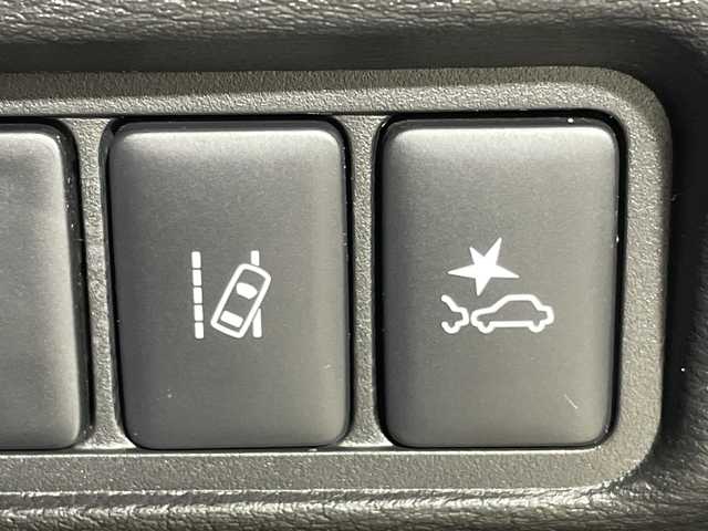 三菱 デリカＤ：５ P 神奈川県 2021(令3)年 5万km エメラルドブラックパール/アイガーグレーメタリック 4WD/純正メモリナビ/Bluetooth・CD・DVD・BD/マルチアラウンドモニター/両側パワースライドドア/e-アシスト/レーダークルーズコントロールシステム/ブラインドスポットモニター/ターボ/ETC/全方位ドライブレコーダー/純正フロアマット/ステアリングスイッチ/パワーバックドア/電動パーキングブレーキ/ブレーキオートホールド/プッシュスタート/スマートキー/スペアキー/取扱説明書/保証書/純正LEDヘッドライト/オートマチックハイビーム/純正18インチアルミホイール/衝突被害軽減ブレーキシステム/車線逸脱警報システム/誤発進抑制機能/後側方車両検知警報システム/後退時車両検知警報システム