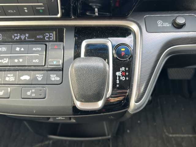 ホンダ ステップワゴン スパーダ eHEV G EXホンダS 福井県 2022(令4)年 5.9万km プラチナホワイトパール ナビ装着スペシャルパッケージ/＋ETC2.0車載機（ナビ連動）/ホンダセンシング/ターボ/純正10インチメモリナビゲーション/（CD/DVD/BT）/フルセグテレビ/バックカメラ/アダプティブクルーズコントロール/レーンキープアシスト/わくわくゲート/LEDヘッドライト/LEDフォグランプ/ドライブレコーダー（前後）/ハーフレザーシート/純正16インチアルミホイール/両側電動スライドドア/前席シートヒーター/3列シート/ウォークスルー/ステアリングリモコン/オートリトラミラー/オートライト/スマートキー/プッシュスタート/保証書/取扱説明書