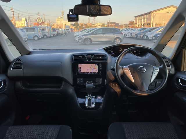 日産 セレナ HWS S HV Vセレ +SeftyⅡ 富山県 2016(平28)年 4.7万km ダイヤモンドブラック ALPINE9インチSDナビ/【Bluetooth/フルセグTV/DVD/CD】/ALPINEフリップダウンモニター/全方位カメラ/ETC/両側パワースライドドア/横滑り防止装置/純正16インチアルミホイール/衝突軽減防止装置/HIDヘッドライト/純正フロアマット/オートライト/スマートキー/プッシュスタート