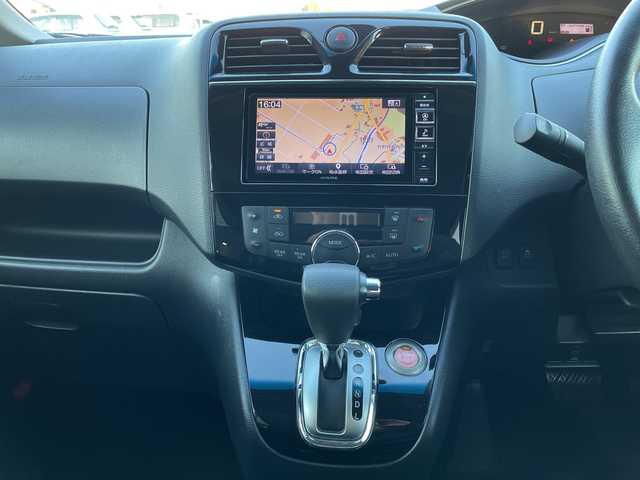 日産 セレナ HWS S HV Vセレ +SeftyⅡ 富山県 2016(平28)年 4.7万km ダイヤモンドブラック ALPINE9インチSDナビ/【Bluetooth/フルセグTV/DVD/CD】/ALPINEフリップダウンモニター/全方位カメラ/ETC/両側パワースライドドア/横滑り防止装置/純正16インチアルミホイール/衝突軽減防止装置/HIDヘッドライト/純正フロアマット/オートライト/スマートキー/プッシュスタート