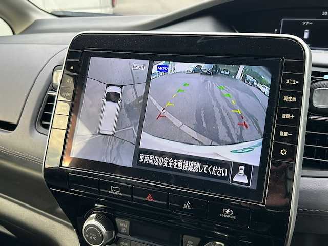日産 セレナ e－パワー ハイウェイスター V 大阪府 2022(令4)年 1.5万km ブリリアントホワイトパール ブラインドスポットモニター/11インチフリップダウンモニター/10インチ純正ナビ(BT/フルセグ)/アラウンドビューモニター/プロパイロット/衝突被害軽減システム/横滑り防止装置/両側パワースライドドア/ドライブレコーダー/ETC/LEDヘッドライト/オートライト/社外フロアマット/純正アルミホイール/プッシュスタート