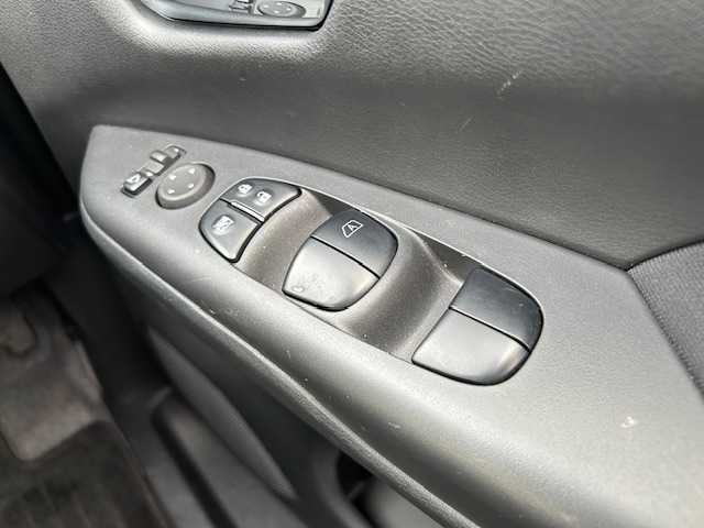 日産 セレナ e－パワー ハイウェイスター V 大阪府 2022(令4)年 1.5万km ブリリアントホワイトパール ブラインドスポットモニター/11インチフリップダウンモニター/10インチ純正ナビ(BT/フルセグ)/アラウンドビューモニター/プロパイロット/衝突被害軽減システム/横滑り防止装置/両側パワースライドドア/ドライブレコーダー/ETC/LEDヘッドライト/オートライト/社外フロアマット/純正アルミホイール/プッシュスタート