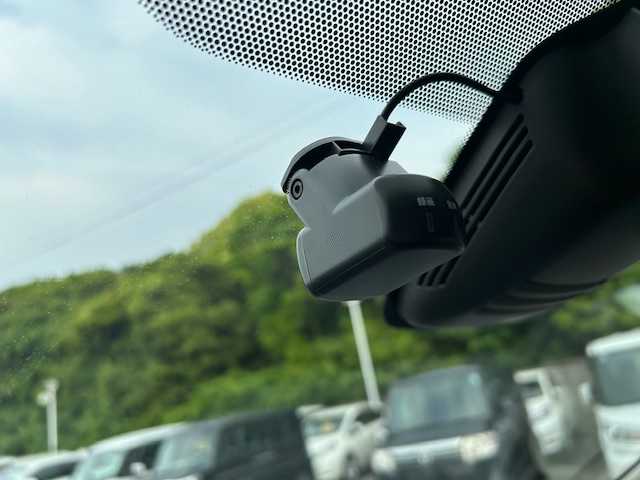 日産 セレナ e－パワー ハイウェイスター V 大阪府 2022(令4)年 1.5万km ブリリアントホワイトパール ブラインドスポットモニター/11インチフリップダウンモニター/10インチ純正ナビ(BT/フルセグ)/アラウンドビューモニター/プロパイロット/衝突被害軽減システム/横滑り防止装置/両側パワースライドドア/ドライブレコーダー/ETC/LEDヘッドライト/オートライト/社外フロアマット/純正アルミホイール/プッシュスタート
