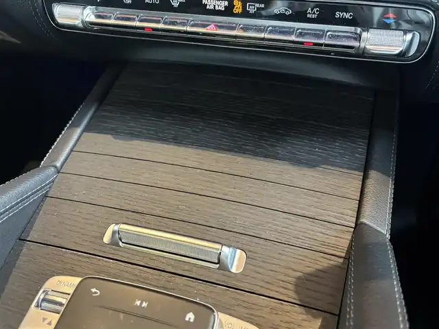 メルセデス・ベンツ ＧＬＳ４００ｄ 4マチック AMGライン 宮城県 2021(令3)年 5万km オブシディアンブラック オフロードエンジニアリングパッケージ/12.3インチ純正ナビ/全周囲カメラ/AppleCarPlay/フルセグTV/アイドリングストップ/ACC/レーンキープアシスト/ブラインドスポットモニター/衝突軽減ブレーキ/コーナーセンサー/黒革シート/シートヒーター/エアシート/パワーシート/前後ドラレコ/置くだけ充電/サンルーフ/ヘッドアップディスプレイ/サイドステップ