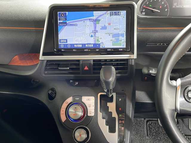 トヨタ シエンタ ファンベースG 福岡県 2019(平31)年 1.1万km ヴィンテージブラウンパールクリスタルシャイン ・Bカメラ/・全方位カメラ/・Bluetooth/・フルセグTV/・CD/DVD/・ETC/・両側パワースライドドア/・ドラレコ/・純正ナビ/・プッシュスタート/・スマートキー/・スペアキー1本/・レーンキープアシスト/・コーナーセンサー/・衝突軽減ブレーキシステム