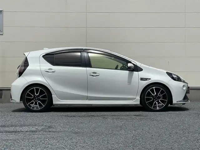 トヨタ アクア G G’s 茨城県 2017(平29)年 5.8万km ライムホワイトパールクリスタルシャイン トヨタセーフティセンス/・プリクラッシュセーフティ/・レーンディパーチャーアラート/・オートマチックハイビーム/クルーズコントロール/社外ナビ/・バックカメラ/・フルセグTV/BT/CD/DVD/G’s専用17インチAW/G’s専用ハーフレザーシート/前席シートヒーター/LEDヘッドライト/オートライト/フォグランプ/ETC/プッシュスタート/ステアリングスイッチ/ISOFIX/タワーバー/純正G’s専用アルミ付きタイヤ4本積込