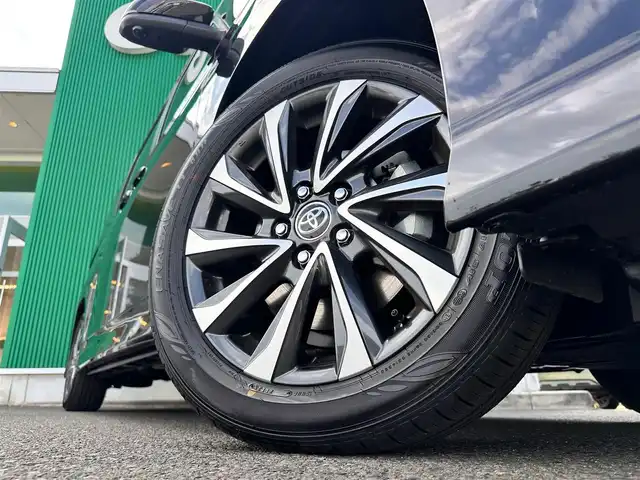 トヨタ ヴォクシー ハイブリッド S－Z 宮城県 2025(令7)年 0.1万km未満 アティチュードブラックマイカ ディスプレイオーディオプラス/・コネクティッドナビ対応10.5インチディスプレイ/・車載メモリーナビ/・CD/DVD/・地デジTV/・USB/HDMI/・AppleCarPlay/AndroidAuto/・ETC2.0/快適利便パッケージHigh/・ハンズフリーパワースライドドア/・パワーバックドア/・ナノイーX/・ステアリングヒーター/・シートヒーター（2列目左右）/・オットマン（2列目左右/・角度調整付きアームレスト（2列目左右）/トヨタチームメイト/・アドバンストパーク（リモート機能付）/・パーキングサポートブレーキ（周囲静止物/後方歩行者）/寒冷地仕様/＝＝＝/セーフティセンス/・プリクラッシュセーフティ/・レーントレーシングアシスト/・レーンディパーチャーアラート/・レーダークルーズコントロール/・オートマチックハイビーム/・ロードサインアシスト/・ドライバー異常時対応システム/・プロアクティブドライビングアシスト/・発進遅れ告知機能/アクセサリーコンセント（AC100V/1500W）/ハーフレザーシート/快適温熱シート（前席）/LEDヘッドランプ