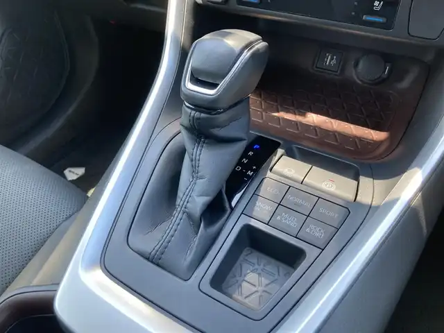 トヨタ ＲＡＶ４ G 鳥取県 2023(令5)年 0.8万km プラチナホワイトパールマイカ ４・W・D/純正10.5インチディスプレイオーディオ/（ナビ/フルセグ/BT/USB）/アラウンドビューモニター/トヨタセーフティセンス/モデリスタエアロ/フロント/サイド/リア/合皮レザーシート/パワーバックドア/ビルトインETC/スマートルームミラー/運転席パワーシート/前席シートヒーター/エアシート/LEDヘットライト/純正18インチアルミホイール/プッシュエンジンスタート/スマートキー