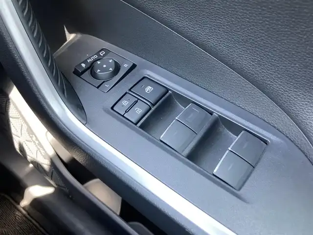 トヨタ ＲＡＶ４ G 鳥取県 2023(令5)年 0.8万km プラチナホワイトパールマイカ ４・W・D/純正10.5インチディスプレイオーディオ/（ナビ/フルセグ/BT/USB）/アラウンドビューモニター/トヨタセーフティセンス/モデリスタエアロ/フロント/サイド/リア/合皮レザーシート/パワーバックドア/ビルトインETC/スマートルームミラー/運転席パワーシート/前席シートヒーター/エアシート/LEDヘットライト/純正18インチアルミホイール/プッシュエンジンスタート/スマートキー