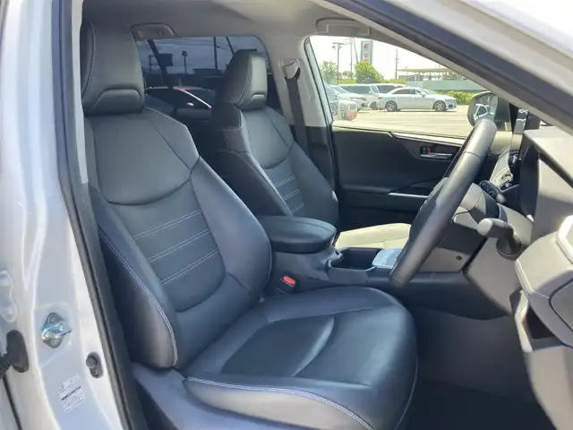 トヨタ ＲＡＶ４ G 鳥取県 2023(令5)年 0.8万km プラチナホワイトパールマイカ ４・W・D/純正10.5インチディスプレイオーディオ/（ナビ/フルセグ/BT/USB）/アラウンドビューモニター/トヨタセーフティセンス/モデリスタエアロ/フロント/サイド/リア/合皮レザーシート/パワーバックドア/ビルトインETC/スマートルームミラー/運転席パワーシート/前席シートヒーター/エアシート/LEDヘットライト/純正18インチアルミホイール/プッシュエンジンスタート/スマートキー