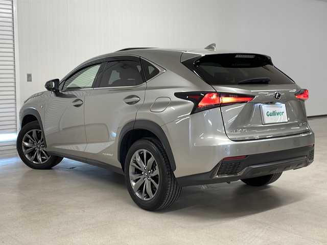 レクサス ＮＸ 300h Fスポーツ 熊本県 2019(平31)年 4.6万km ソニックチタニウム 純正SDナビ（ラジオ、フルセグ、SD、BT、USB）/ETC2.0/バックカメラ/クルーズコントロール/パドルシフト/サンルーフ/電動リアゲート/ステアリングリモコン/レーンキープアシスト/BSM/シートヒーター、クーラー/ハンドルヒーター/シートメモリー/パワーシート/オートハイビーム/・オートライト/・LEDヘッドライト/・フォグランプ/プッシュスタート/スマートキー/スペアキー有