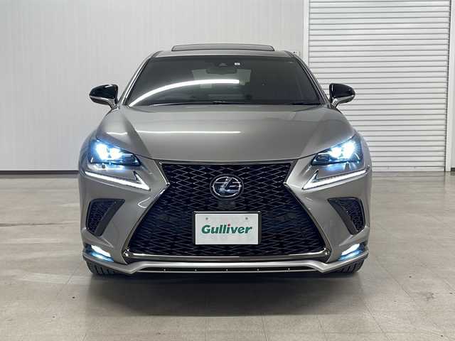 レクサス ＮＸ 300h Fスポーツ 熊本県 2019(平31)年 4.6万km ソニックチタニウム 純正SDナビ（ラジオ、フルセグ、SD、BT、USB）/ETC2.0/バックカメラ/クルーズコントロール/パドルシフト/サンルーフ/電動リアゲート/ステアリングリモコン/レーンキープアシスト/BSM/シートヒーター、クーラー/ハンドルヒーター/シートメモリー/パワーシート/オートハイビーム/・オートライト/・LEDヘッドライト/・フォグランプ/プッシュスタート/スマートキー/スペアキー有