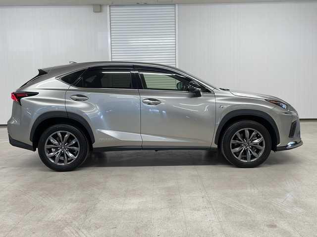レクサス ＮＸ 300h Fスポーツ 熊本県 2019(平31)年 4.6万km ソニックチタニウム 純正SDナビ（ラジオ、フルセグ、SD、BT、USB）/ETC2.0/バックカメラ/クルーズコントロール/パドルシフト/サンルーフ/電動リアゲート/ステアリングリモコン/レーンキープアシスト/BSM/シートヒーター、クーラー/ハンドルヒーター/シートメモリー/パワーシート/オートハイビーム/・オートライト/・LEDヘッドライト/・フォグランプ/プッシュスタート/スマートキー/スペアキー有