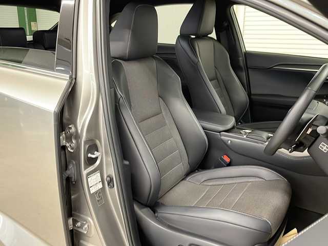 レクサス ＮＸ 300h Fスポーツ 熊本県 2019(平31)年 4.6万km ソニックチタニウム 純正SDナビ（ラジオ、フルセグ、SD、BT、USB）/ETC2.0/バックカメラ/クルーズコントロール/パドルシフト/サンルーフ/電動リアゲート/ステアリングリモコン/レーンキープアシスト/BSM/シートヒーター、クーラー/ハンドルヒーター/シートメモリー/パワーシート/オートハイビーム/・オートライト/・LEDヘッドライト/・フォグランプ/プッシュスタート/スマートキー/スペアキー有