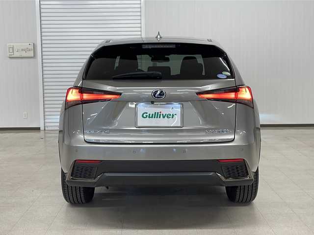 レクサス ＮＸ 300h Fスポーツ 熊本県 2019(平31)年 4.6万km ソニックチタニウム 純正SDナビ（ラジオ、フルセグ、SD、BT、USB）/ETC2.0/バックカメラ/クルーズコントロール/パドルシフト/サンルーフ/電動リアゲート/ステアリングリモコン/レーンキープアシスト/BSM/シートヒーター、クーラー/ハンドルヒーター/シートメモリー/パワーシート/オートハイビーム/・オートライト/・LEDヘッドライト/・フォグランプ/プッシュスタート/スマートキー/スペアキー有