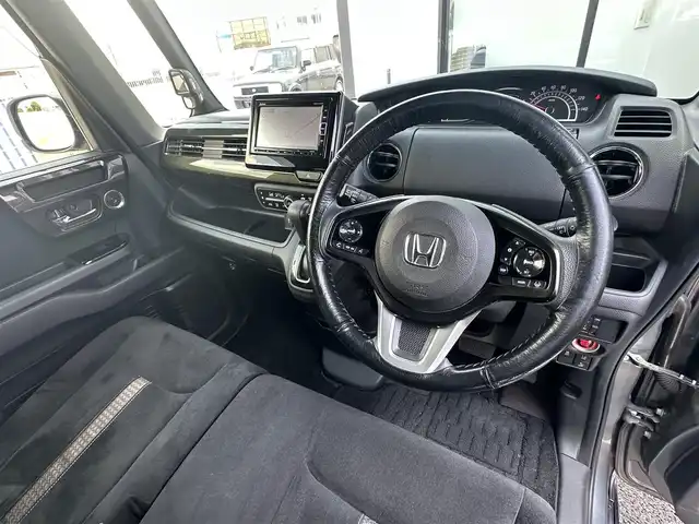 ホンダ Ｎ ＢＯＸ カスタム G L ホンダセンシング 千葉県 2018(平30)年 6.8万km シャイニンググレーM 純正メモリナビ/(フルセグTV CD DVD BT FM AM)/バックカメラ/衝突被害軽減システム/車線逸脱警報/クルーズコントロール/パワースライドドア/横滑り防止装置/ETC/アイドリングストップ/LEDヘッドライト/フォグランプ/オートライト/ウィンカーミラー/電動格納ミラー/純正14インチAW/シートリフター/プッシュスタート/スマートキー/フロアマット/ドアバイザー/スペアキー/取扱説明書/保証書