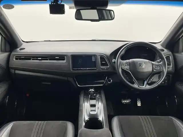 ホンダ ヴェゼル ハイブリッド RS ホンダセンシング 群馬県 2020(令2)年 3万km プラチナホワイトパール アルパイン８型ナビ　バックカメラ　ビルトインＥＴＣ　シートヒーター　前後ドラレコ　パドルシフト　衝突被害軽減ブレーキ　アダプティブクルーズコントロール　ハーフレザーシート　ＬＥＤライト　フォグ　禁煙車