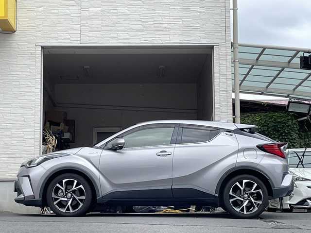 トヨタ Ｃ－ＨＲ G 大分県 2019(令1)年 2.1万km ガンＭ 純正ナビゲーション/ブルートゥース/フルセグTV/バックカメラ/ハーフレザーシート/シートヒーター/純正18インチアルミホイール /LEDヘッドライト/ビルトインETC/純正フロアマット/ドアバイザー/オートマチックハイビーム/レーンキープアシスト/衝突軽減ブレーキ/スマートキー/プッシュスタート