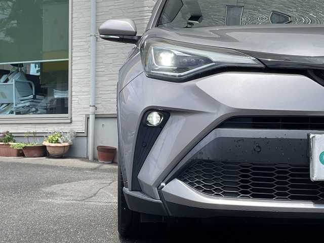 トヨタ Ｃ－ＨＲ G 大分県 2019(令1)年 2.1万km ガンＭ 純正ナビゲーション/ブルートゥース/フルセグTV/バックカメラ/ハーフレザーシート/シートヒーター/純正18インチアルミホイール /LEDヘッドライト/ビルトインETC/純正フロアマット/ドアバイザー/オートマチックハイビーム/レーンキープアシスト/衝突軽減ブレーキ/スマートキー/プッシュスタート