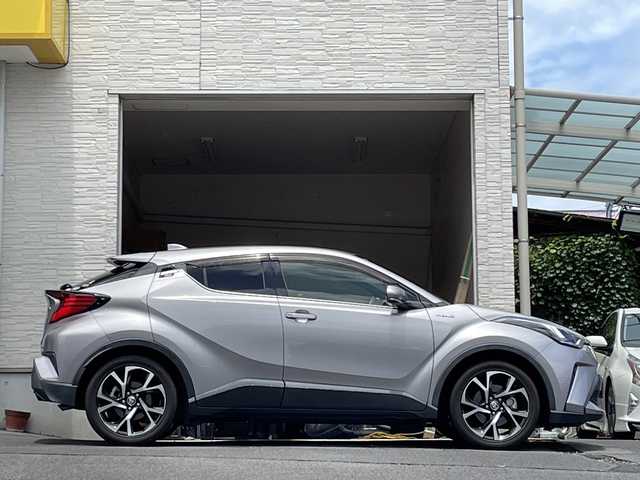 トヨタ Ｃ－ＨＲ G 大分県 2019(令1)年 2.1万km ガンＭ 純正ナビゲーション/ブルートゥース/フルセグTV/バックカメラ/ハーフレザーシート/シートヒーター/純正18インチアルミホイール /LEDヘッドライト/ビルトインETC/純正フロアマット/ドアバイザー/オートマチックハイビーム/レーンキープアシスト/衝突軽減ブレーキ/スマートキー/プッシュスタート