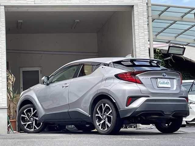 トヨタ Ｃ－ＨＲ G 大分県 2019(令1)年 2.1万km ガンＭ 純正ナビゲーション/ブルートゥース/フルセグTV/バックカメラ/ハーフレザーシート/シートヒーター/純正18インチアルミホイール /LEDヘッドライト/ビルトインETC/純正フロアマット/ドアバイザー/オートマチックハイビーム/レーンキープアシスト/衝突軽減ブレーキ/スマートキー/プッシュスタート