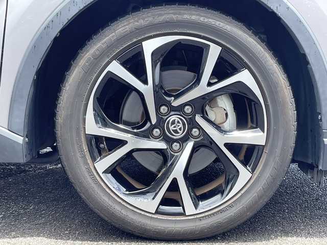 トヨタ Ｃ－ＨＲ G 大分県 2019(令1)年 2.1万km ガンＭ 純正ナビゲーション/ブルートゥース/フルセグTV/バックカメラ/ハーフレザーシート/シートヒーター/純正18インチアルミホイール /LEDヘッドライト/ビルトインETC/純正フロアマット/ドアバイザー/オートマチックハイビーム/レーンキープアシスト/衝突軽減ブレーキ/スマートキー/プッシュスタート