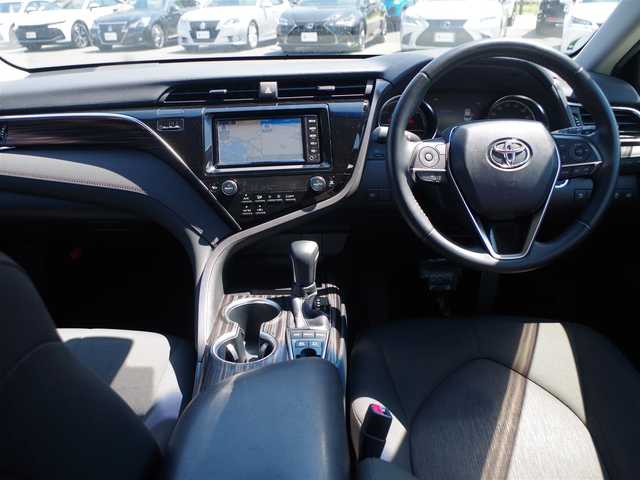 トヨタ カムリ G 千葉県 2018(平30)年 6万km プラチナホワイトパールマイカ Toyota Safety Sense/・プリクラッシュセーフティ/・レーンディパーチャーアラート/・オートハイビーム/・レーダークルーズコントロール/運転席パワーシート/純正SDナビ/地デジTV/【Bluetooth接続】/革巻きステアリング/ウインカーミラー/純正17インチアルミホイル/サイド/カーテンエアバッグ/スマートキー