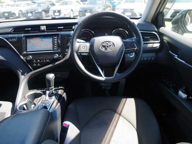 トヨタ カムリ G 千葉県 2018(平30)年 6万km プラチナホワイトパールマイカ Toyota Safety Sense/・プリクラッシュセーフティ/・レーンディパーチャーアラート/・オートハイビーム/・レーダークルーズコントロール/運転席パワーシート/純正SDナビ/地デジTV/【Bluetooth接続】/革巻きステアリング/ウインカーミラー/純正17インチアルミホイル/サイド/カーテンエアバッグ/スマートキー