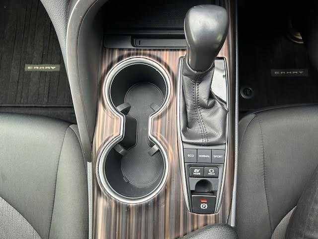 トヨタ カムリ G 埼玉県 2018(平30)年 6万km プラチナホワイトパールマイカ Toyota Safety Sense/・プリクラッシュセーフティ/・レーンディパーチャーアラート/・オートハイビーム/・レーダークルーズコントロール/運転席パワーシート/純正SDナビ/地デジTV/【Bluetooth接続】/革巻きステアリング/ウインカーミラー/純正17インチアルミホイル/サイド/カーテンエアバッグ/スマートキー