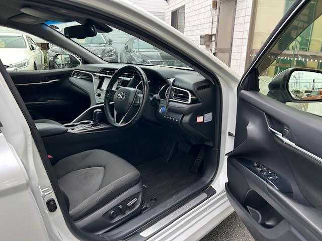 トヨタ カムリ G 埼玉県 2018(平30)年 6万km プラチナホワイトパールマイカ Toyota Safety Sense/・プリクラッシュセーフティ/・レーンディパーチャーアラート/・オートハイビーム/・レーダークルーズコントロール/運転席パワーシート/純正SDナビ/地デジTV/【Bluetooth接続】/革巻きステアリング/ウインカーミラー/純正17インチアルミホイル/サイド/カーテンエアバッグ/スマートキー