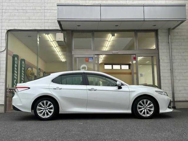 トヨタ カムリ G 埼玉県 2018(平30)年 6万km プラチナホワイトパールマイカ Toyota Safety Sense/・プリクラッシュセーフティ/・レーンディパーチャーアラート/・オートハイビーム/・レーダークルーズコントロール/運転席パワーシート/純正SDナビ/地デジTV/【Bluetooth接続】/革巻きステアリング/ウインカーミラー/純正17インチアルミホイル/サイド/カーテンエアバッグ/スマートキー