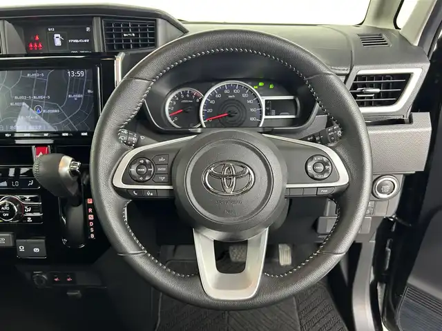 トヨタ ルーミー カスタムG 道央・札幌 2022(令4)年 3.9万km ブラックマイカメタリック ワンオーナー/寒冷地仕様/DOP9インチSDナビ　NSZT-Y68T/　DTV　CD DVD　BT　ラジオ　SD/純正エンジンスターター/ドライブレコーダー前後/バックカメラ/ステアリングスイッチ/ビルトインETC/アダプティブクルーズコントロール/スマートアシスト/　先行車発進お知らせ/　衝突警報/　車線逸脱警報/　標識認識機能/　ふらつき警報/クリアランスソナー/アイドリングストップ/横滑り防止/電動パーキング/ブレーキホールド/オートマチックハイビーム/オートライト/LEDヘッドライト/LEDフォグランプ/両側パワースライドドア/ウェルカムパワースライドドア/予約ロック機能/格納式リヤドアサンシェード/シートバックテーブル/純正アルミ組スタッドレスタイヤ積み込み/プッシュスタート/スマートキー＆スペアキー/純正フロアマット/ドアバイザー/取扱説明書/保証書