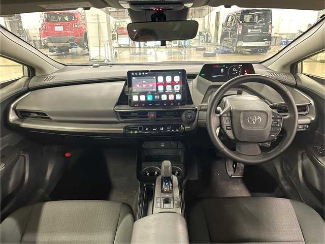 トヨタ プリウス X 滋賀県 2024(令6)年 0.7万km シルバーメタリック 社外ディスプレイオーディオ/トヨタセーフティセンス/プロアクティブドライビングアシスト/プリクラッシュセーフティー/レーンディパーチャーアラート/リヤクロストラフィックアラート/ロードサインアシスト/アダプティブクルーズコントロール/ブラインドスポットモニター/クリアランスソナー/安心降車アシスト/LEDヘッドライト/Bカメラ/Hライトレベライザー/革巻ステア/保証書/スペアキー
